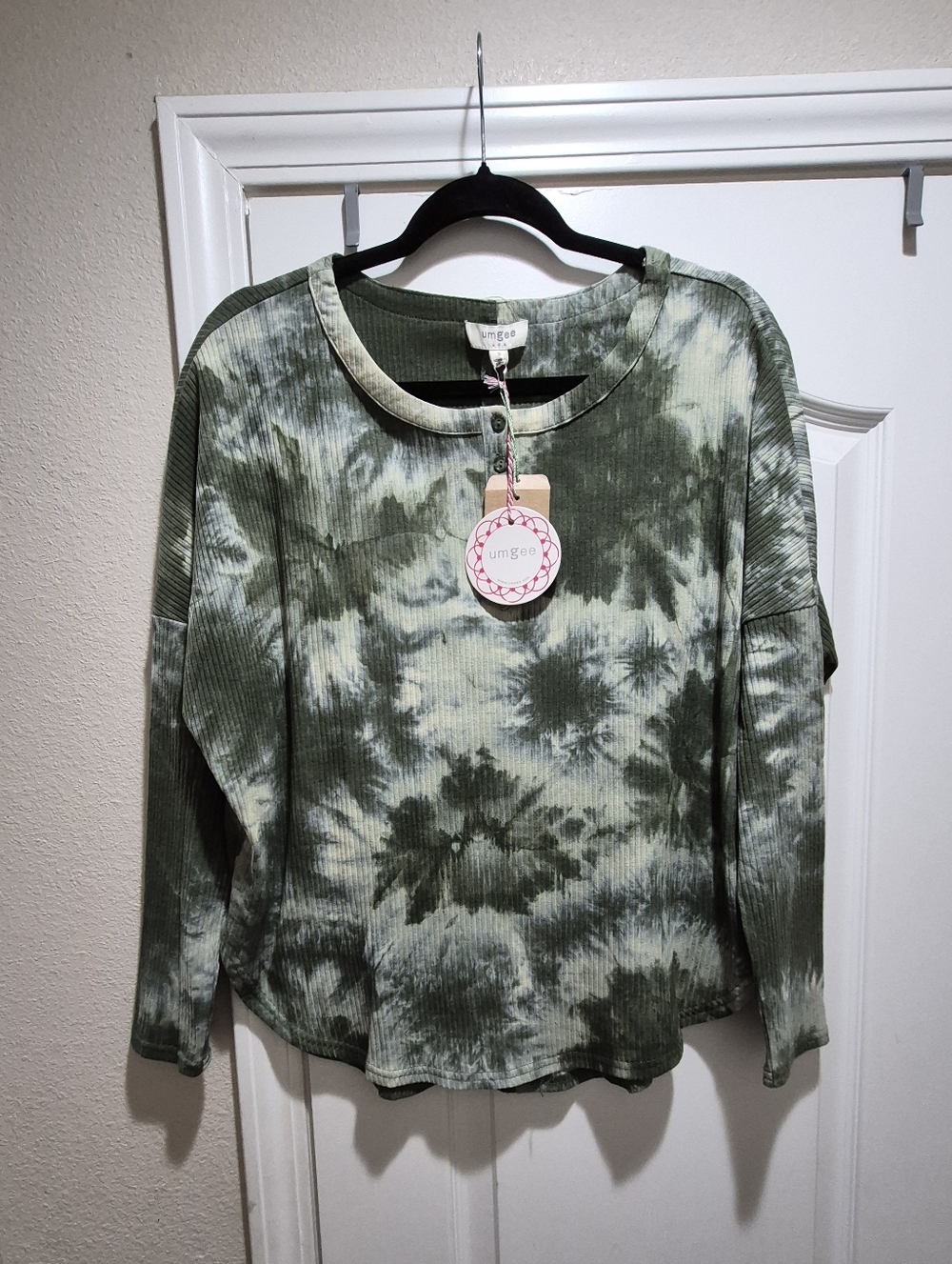 Umgee Olive Green Tie Dye Ribbed Top Size Small Boho Stretchy Tee NWT
